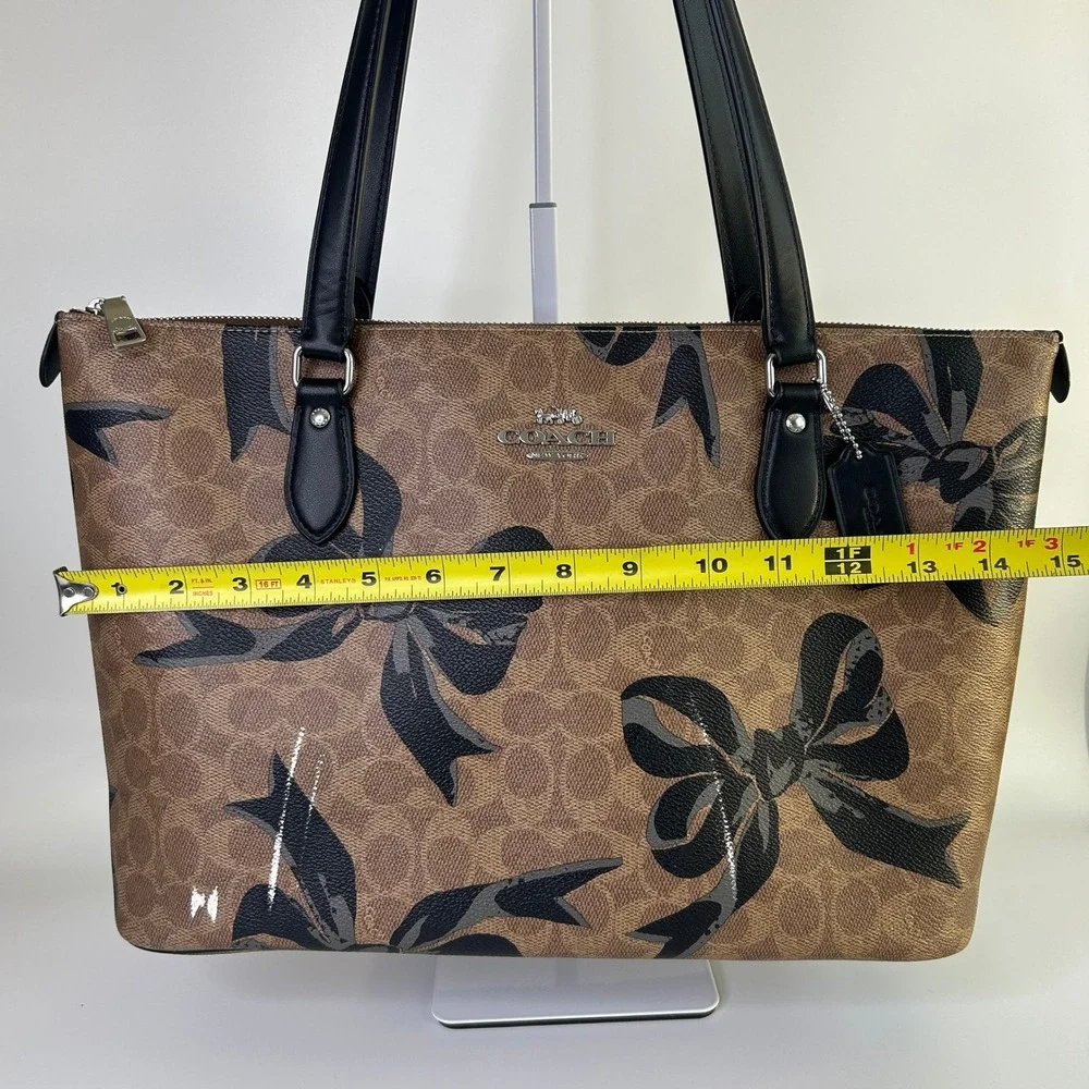 Coach Gallery Tote Khaki Black Signature Canvas Bow Print Bag CZ174 Good